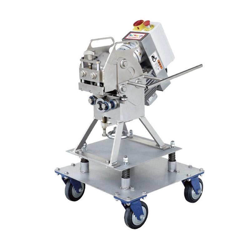 SELF-PROPELLED CHAMFERING MACHINE